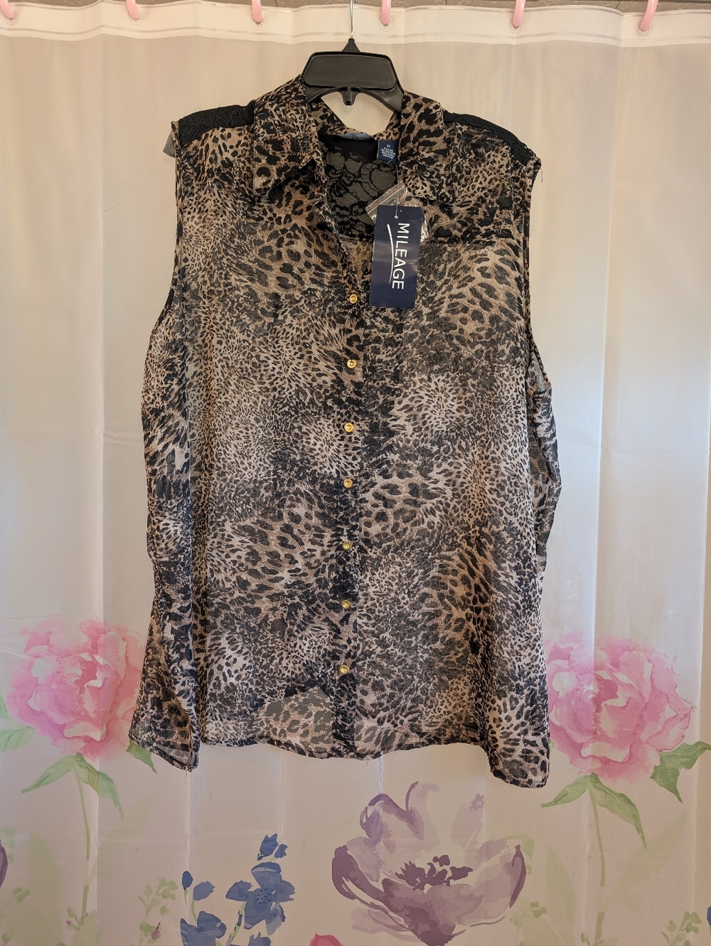 Sleeveless Leopard Print Button-Down Top in Brown/Black